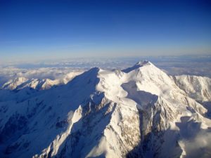 yama1 飛行機から見える高い山