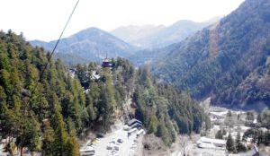 山頂に向かうロープウェイ 山頂に向かうロープウェイ
