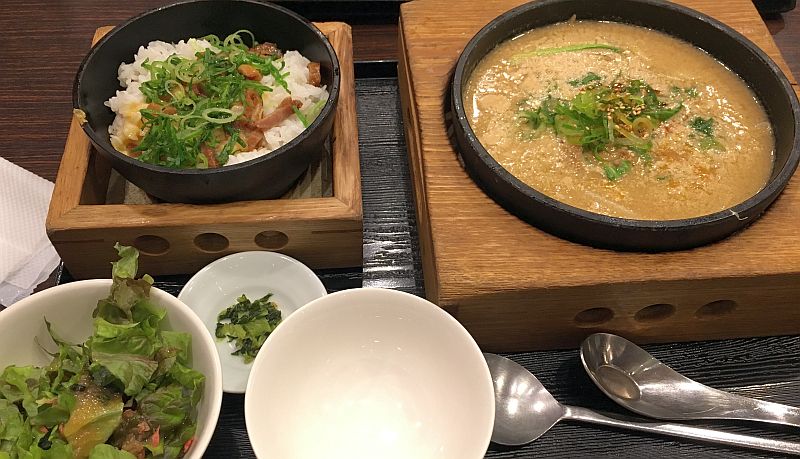 石焼炒飯店 意外にラーメンがおいしかったりする!